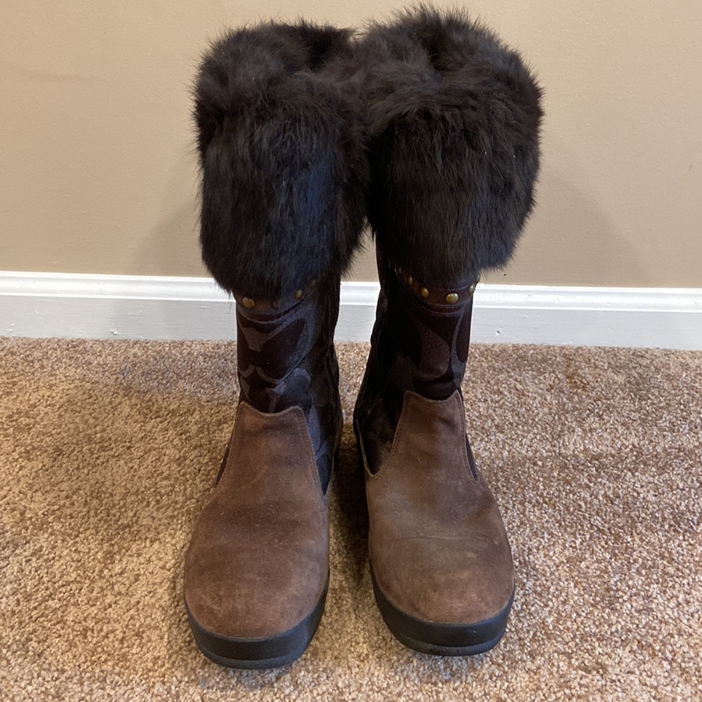 Excellent Condition. Never worn. Coach Fur Boots - Brown size 7.5 - Picture 2 of 5